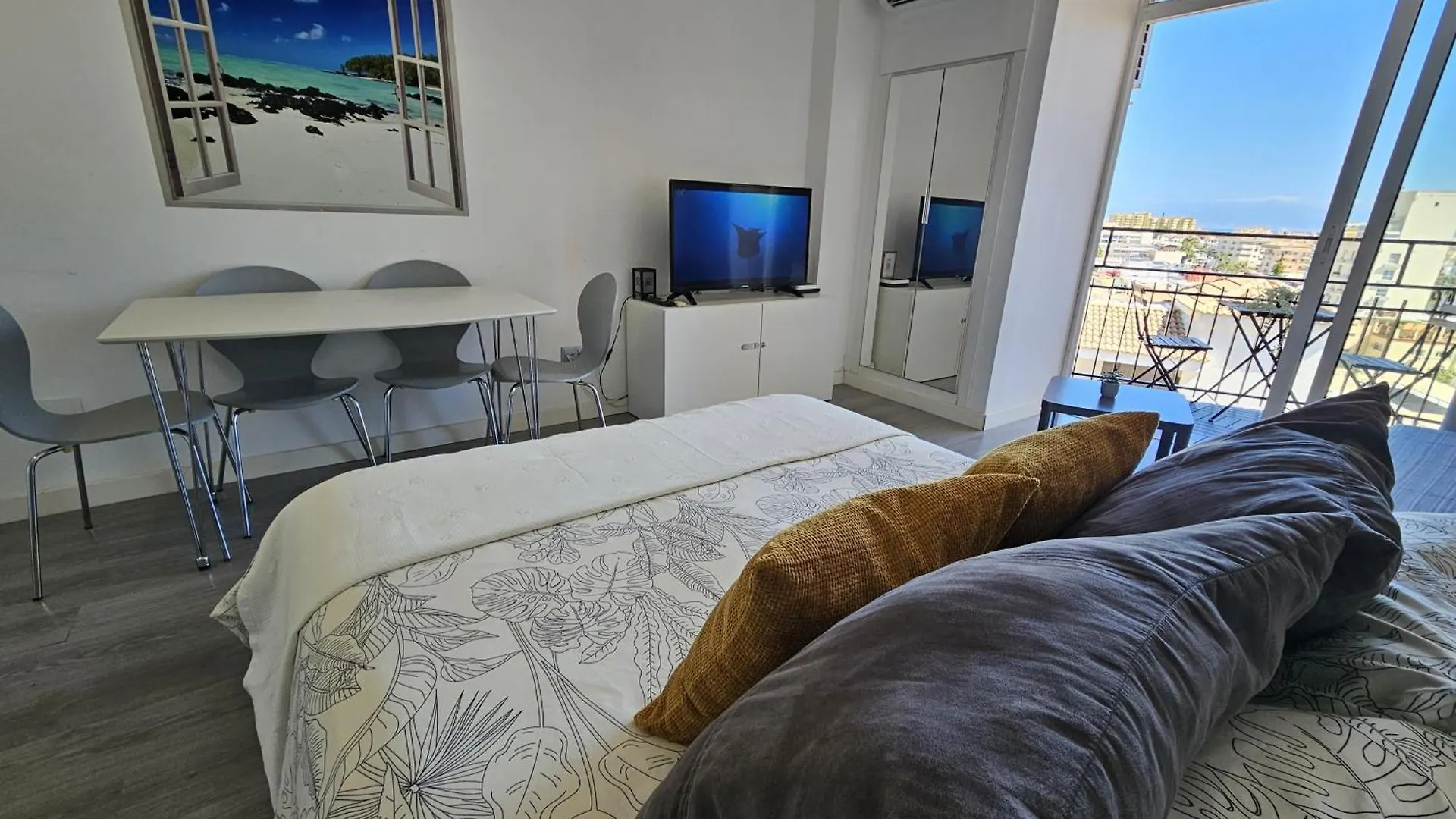 Fantastico Estudio Amplia Terraza Y Vistas Al Mar 베날마데나코스타 0*,  스페인
